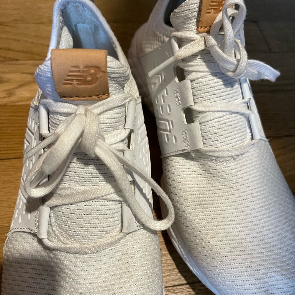 These are a WOMENS size 9***** New balance fresh foam.
